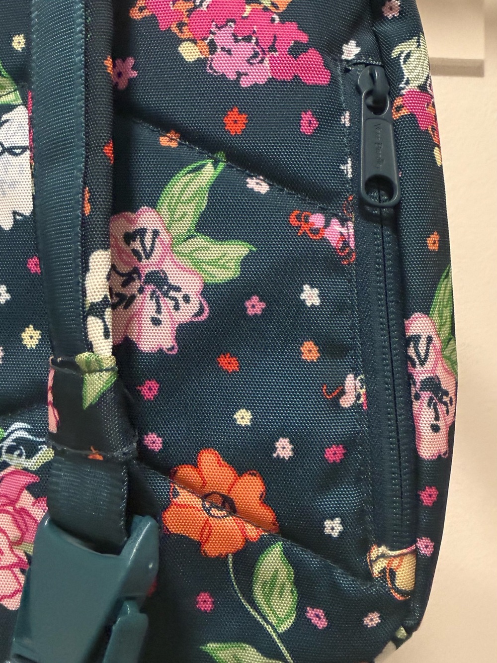 Vera Bradley ReActive Floral Sling Backpack Crossbody Travel Bag - Picture 4 of 8